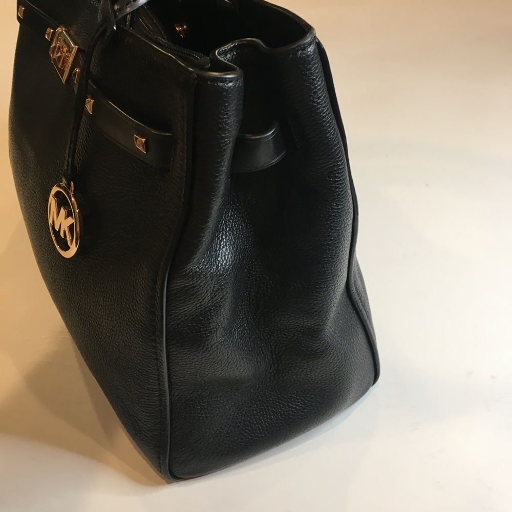 Michael Kors | Black Pebbled Leather Shoulder Bag with Gold Accents - Picture 4 of 15